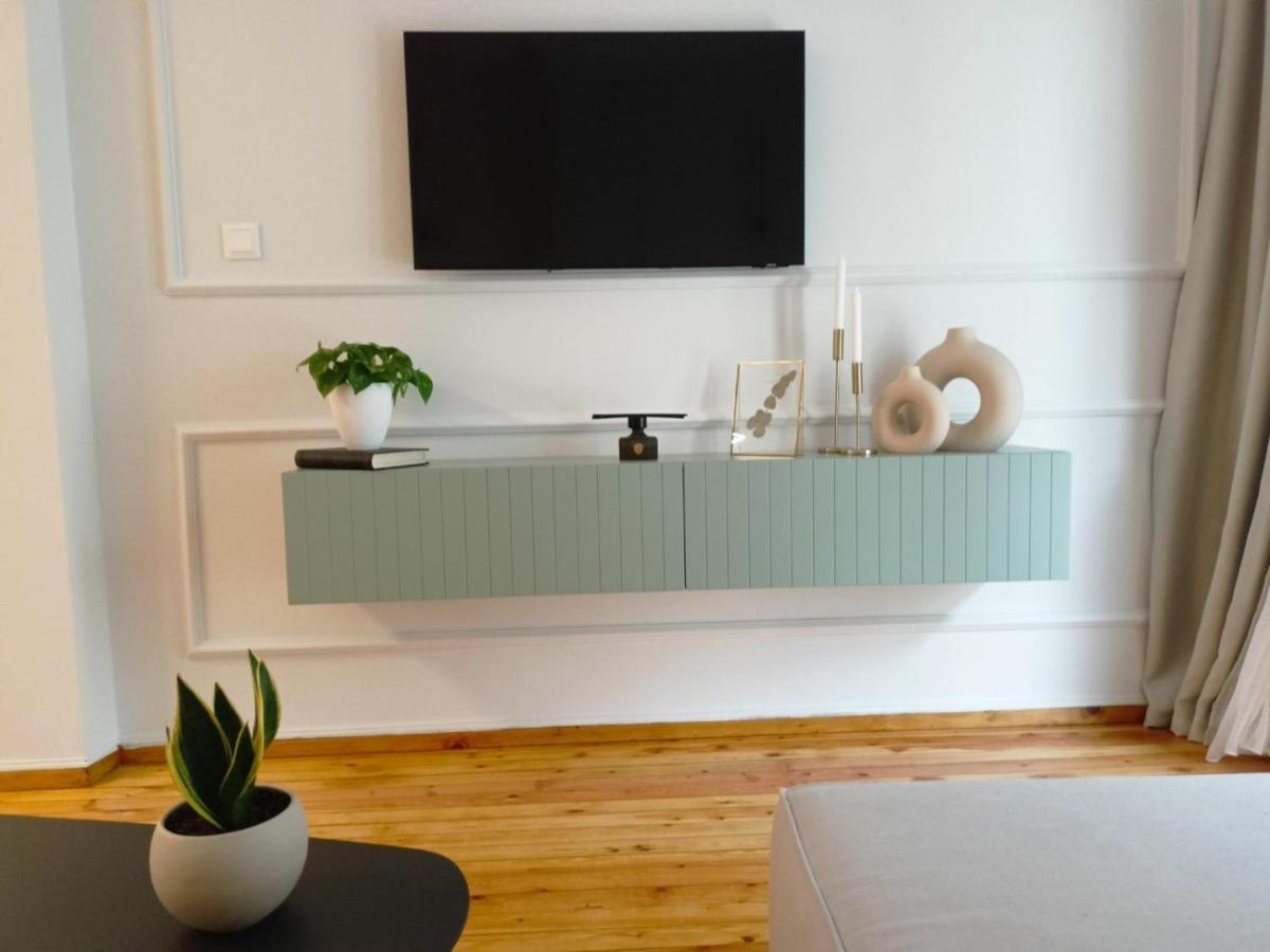 Stylish Modern Classic Θεσσαλονίκη