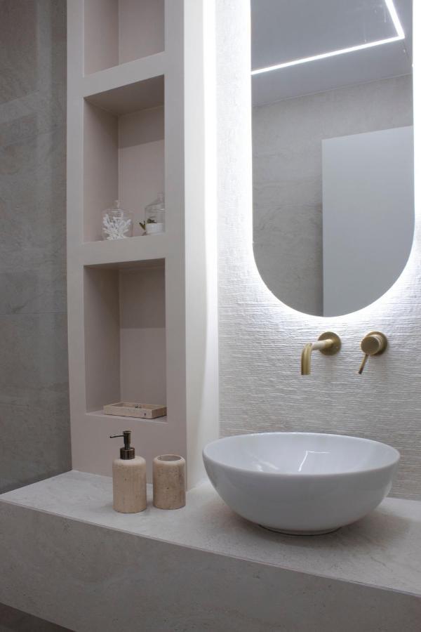 Stylish Modern Classic Θεσσαλονίκη
